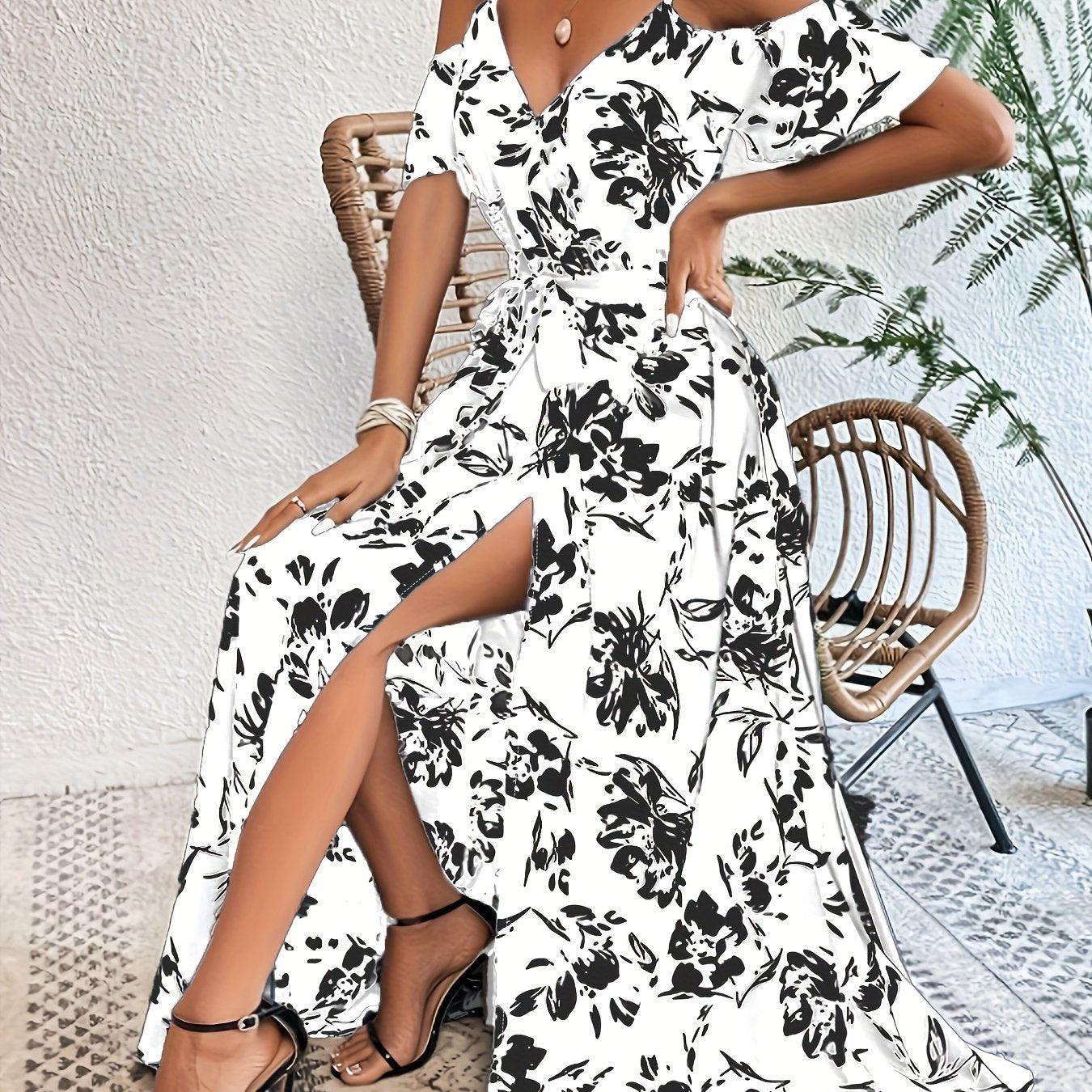 Leire | Elegant Dress with Floral Print
