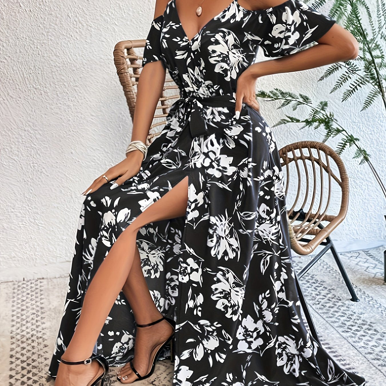 Leire | Elegant Dress with Floral Print