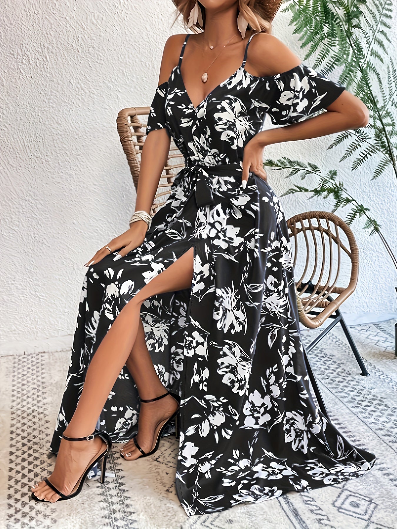 Leire | Elegant Dress with Floral Print